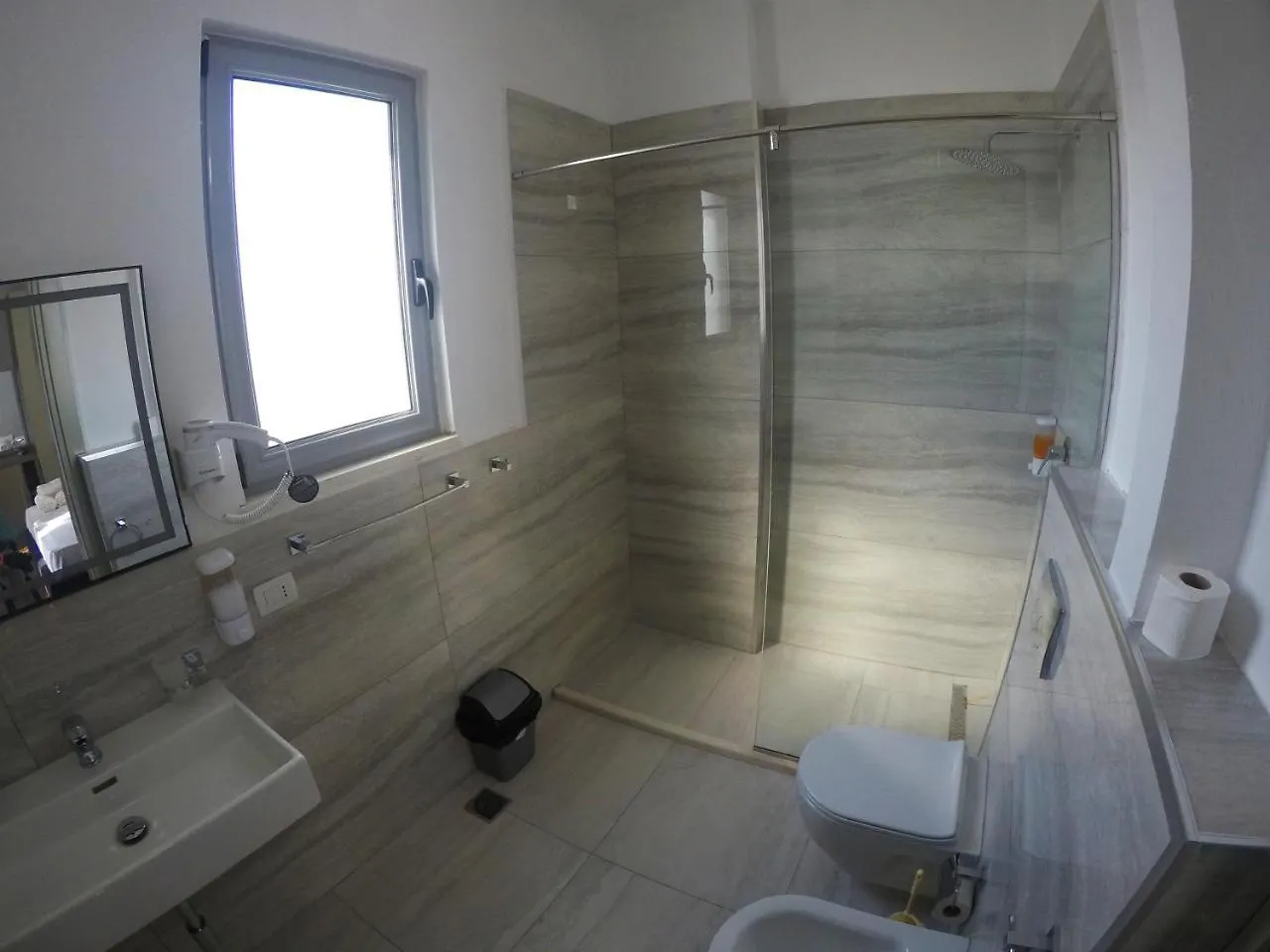 ****  Perandor Beach Hotel Durrës Albanië